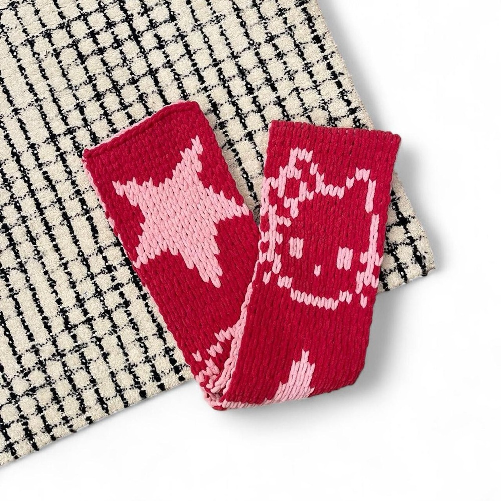 Reversible Hello Kitty Scarf - Picture 2 of 2